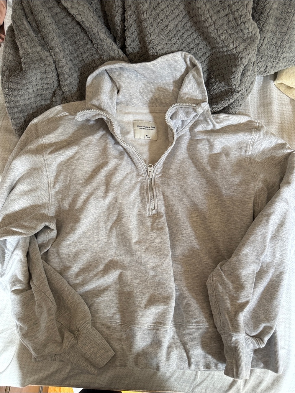 Women’s Abercrombie & Fitch Light Gray Half-Zip Hoodie size medium